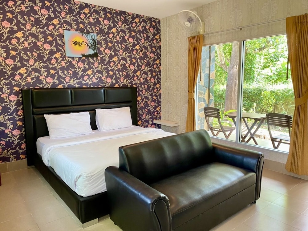 Canal Resort 46/69