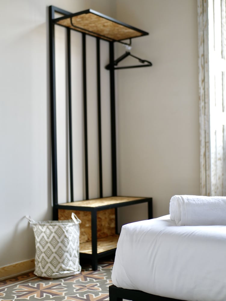 NOMAD, DOUBLE BED, SHARED BATHROOM