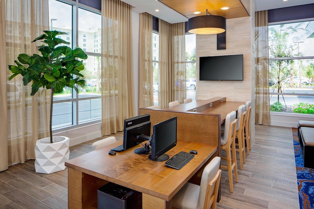 Hyatt House Across From Universal Orlando Resort 40/50