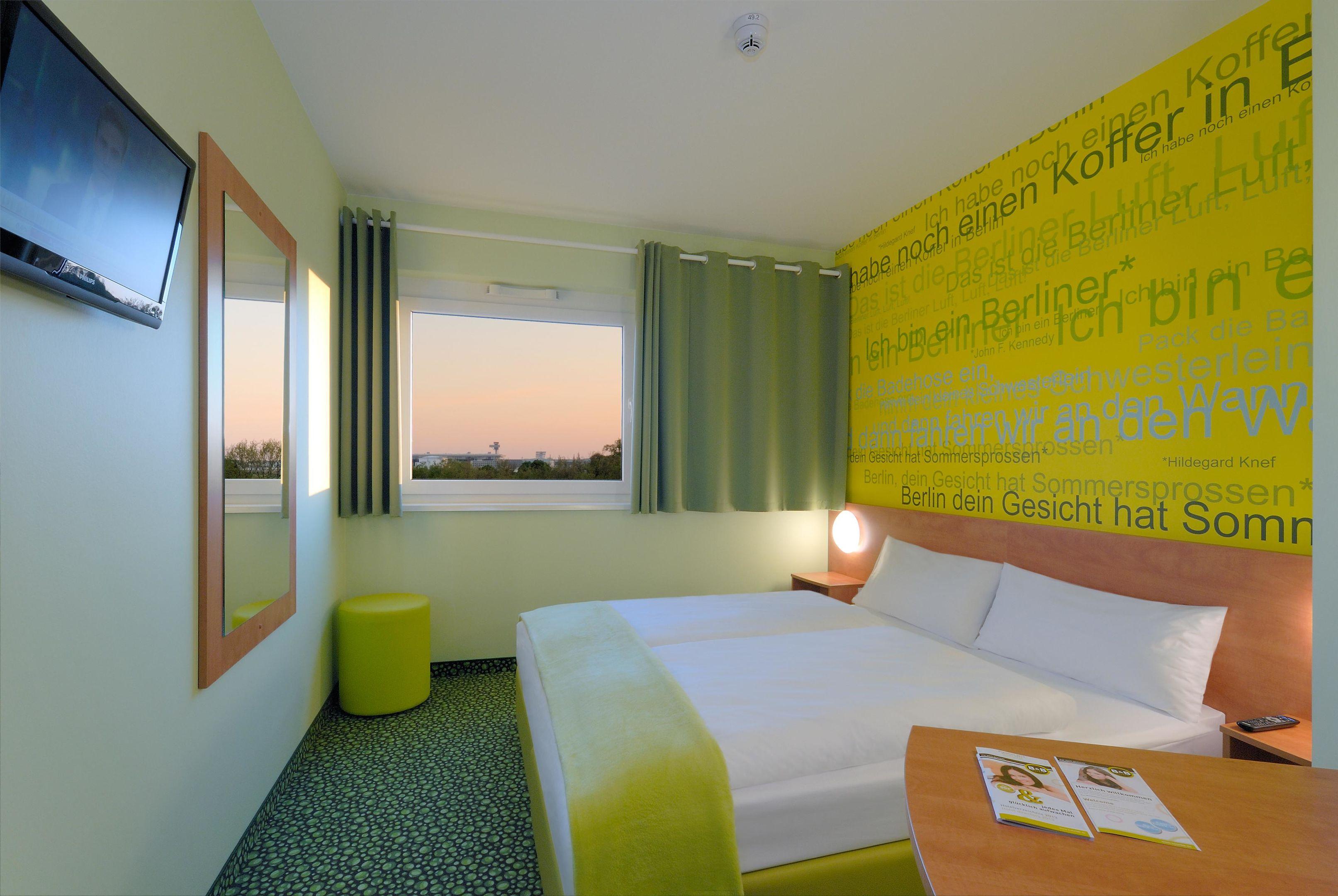 ROOM, DOUBLE BED