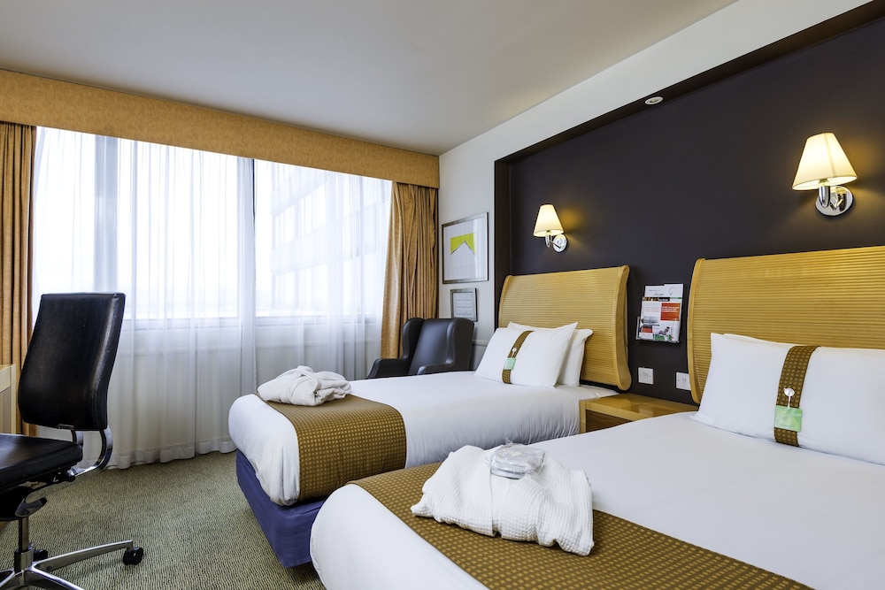 HOLIDAY INN GLASGOW AIRPORT 33/80