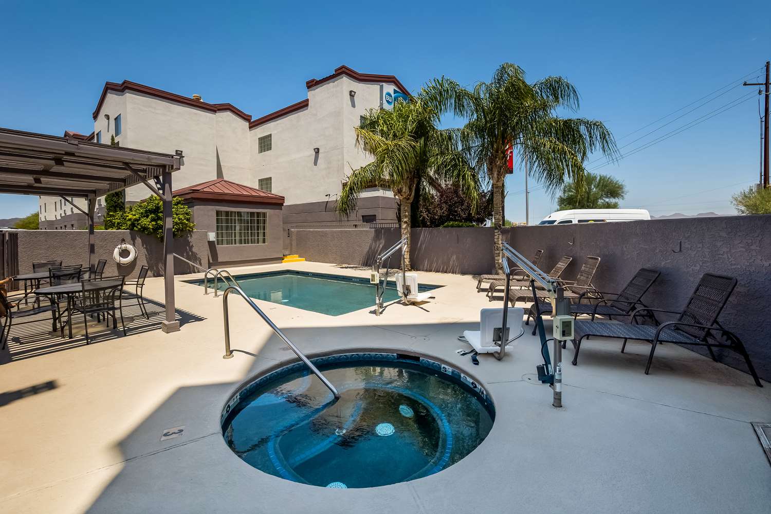 Best Western Gold Poppy Inn 46/48