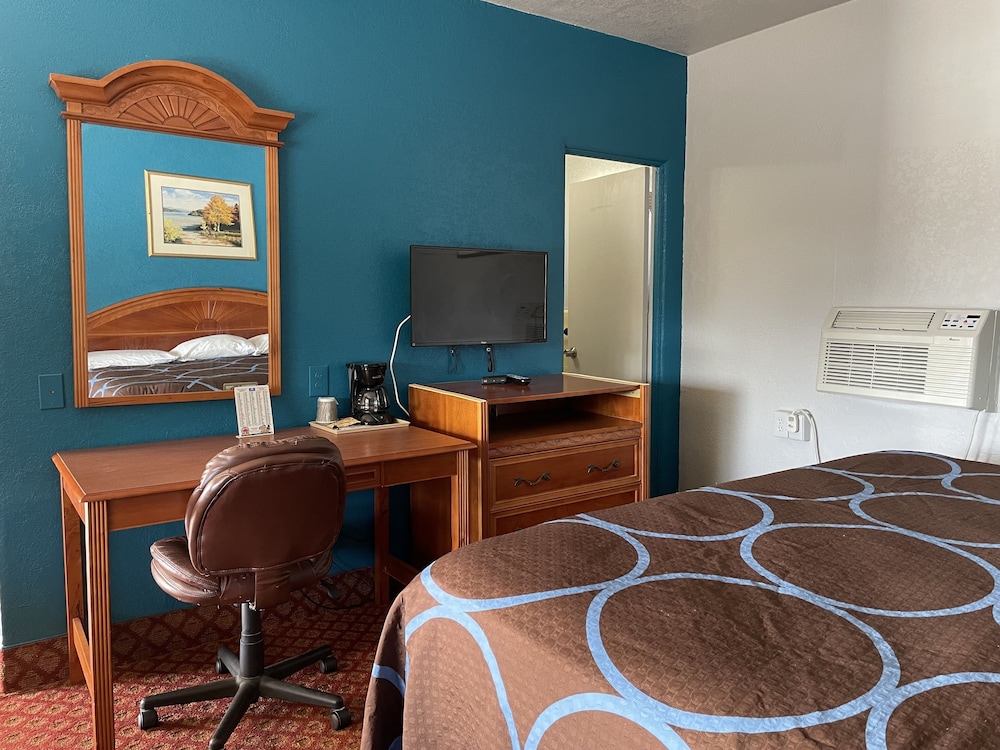 Americas Best Value Inn- Daytona Beach 27/35
