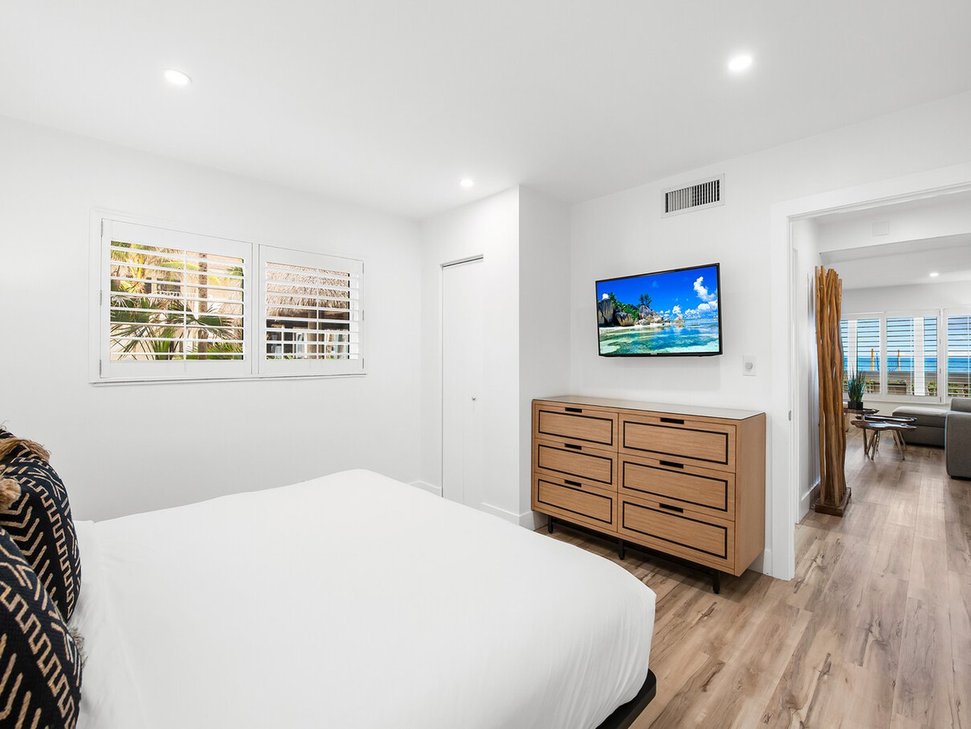 Beachcomber Oceanfront Resort Villas 15/71