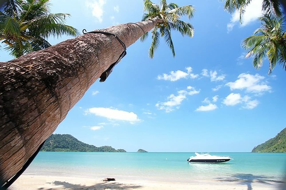 Peninsula Beach Resort 8/49
