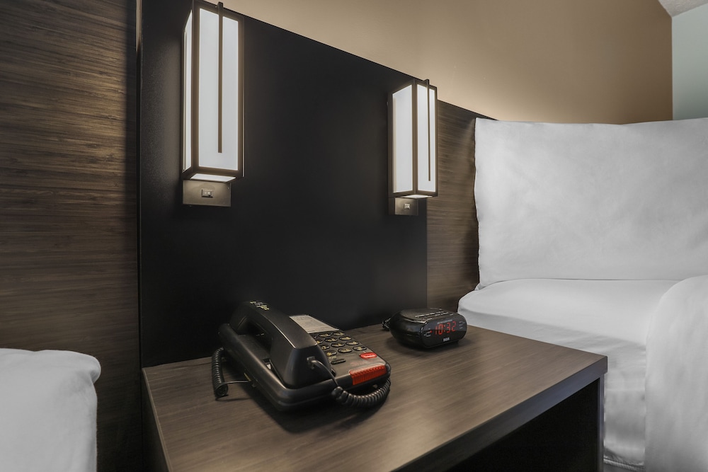 Motel6 Brooks, AB 28/43