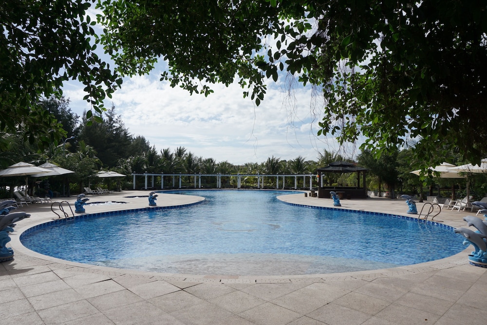 Seava Ho Tram Beach Resort (ex Saigon Ho Coc Beach Seaside Resort and Hotel) 38/40