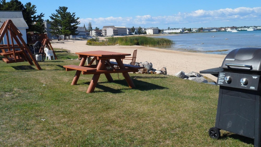 Sunrise Beach Motel 45/47