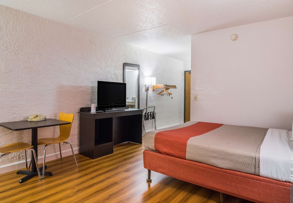 Motel6 Prospect Heights, IL 25/39