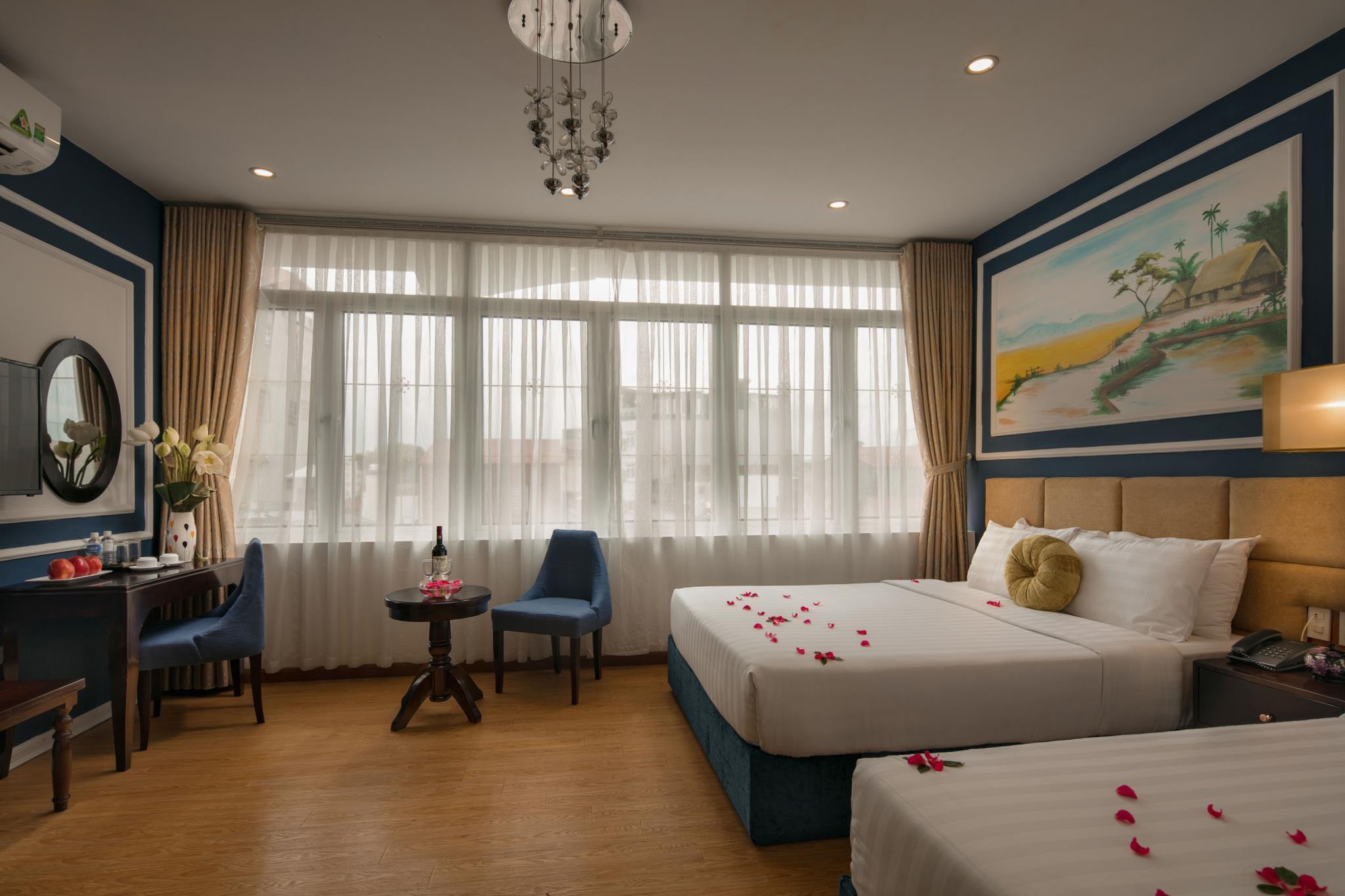 Semi Room, Family, 1 Queen and 1 Semi Double Bed, City View