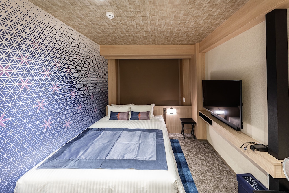 MODERATE, DOUBLE BED