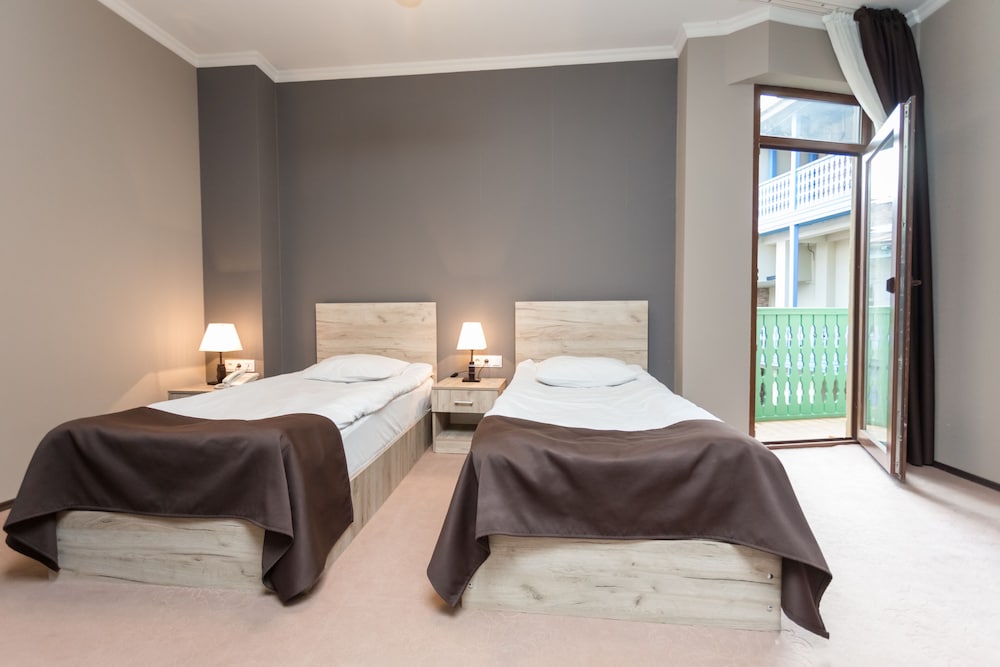 COMFORT, TRIPLE, MOUNTAIN VIEW, BALCONY