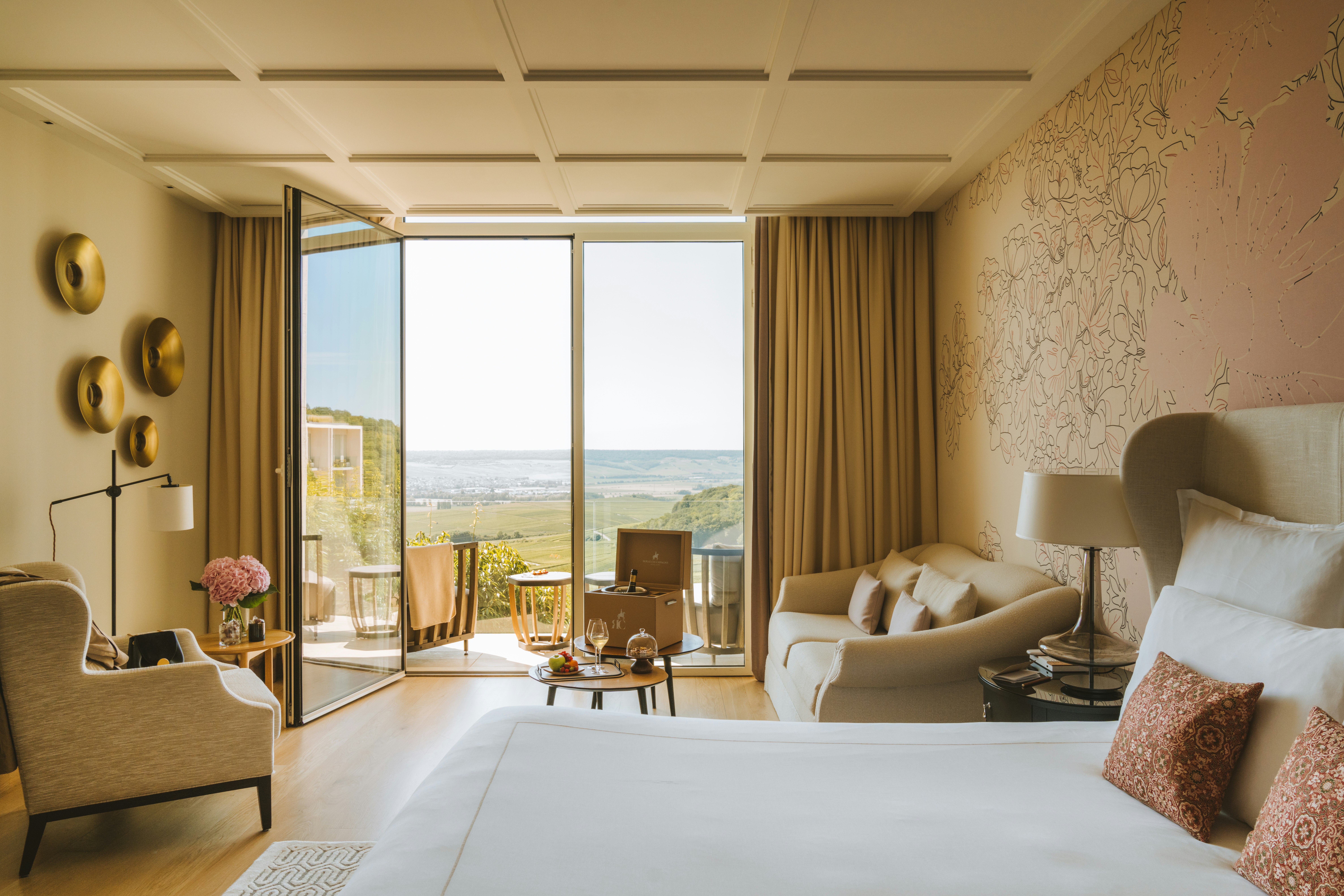 ROYAL, JUNIOR SUITE
