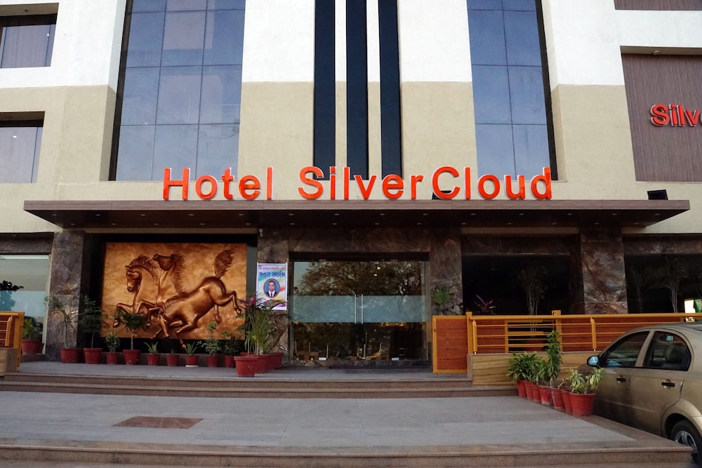 SILVER CLOUD HOTEL 3/71