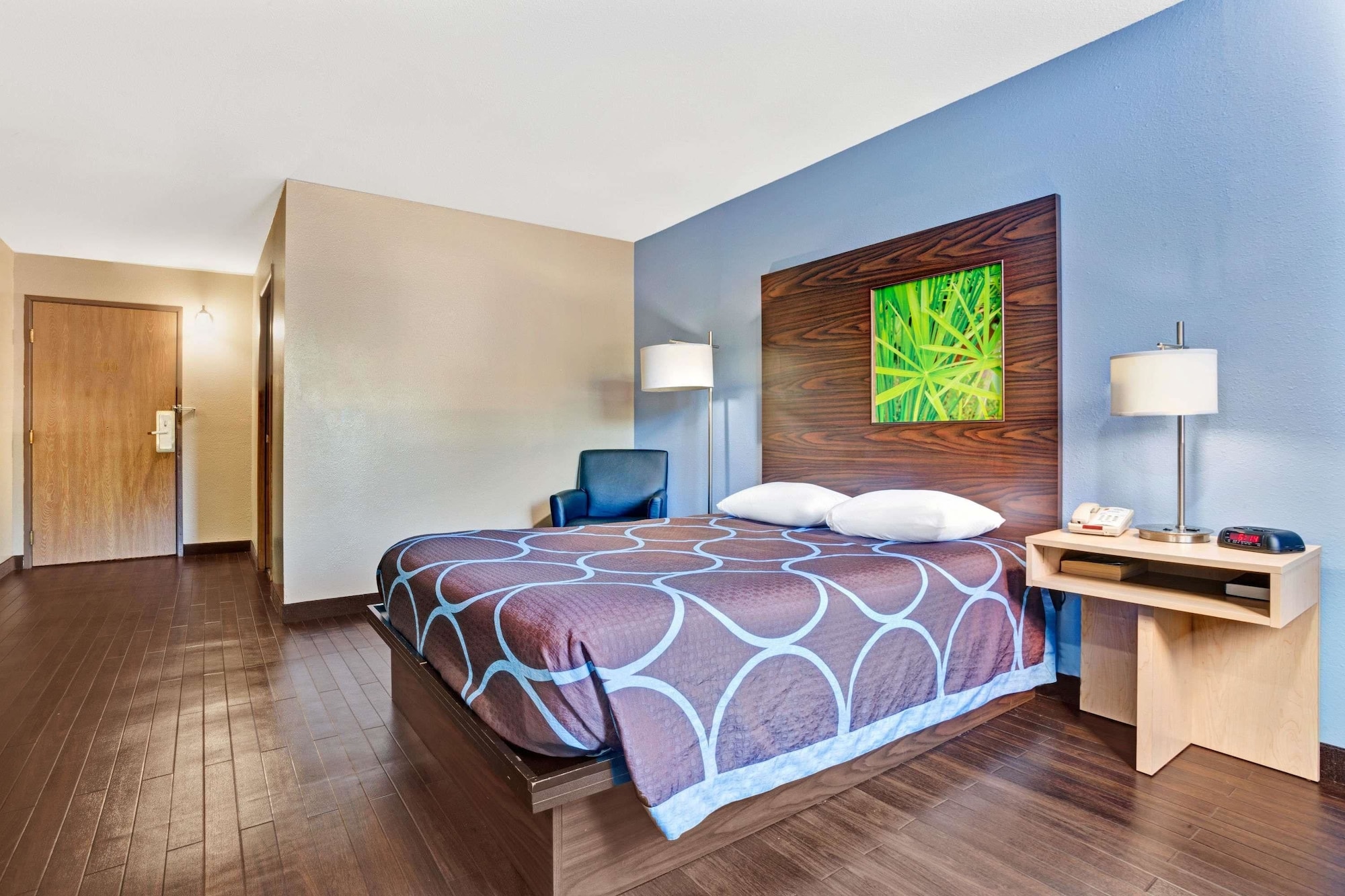 Comfortable, Queen Bed، Super 8 by Wyndham Louisville Airport 4/5