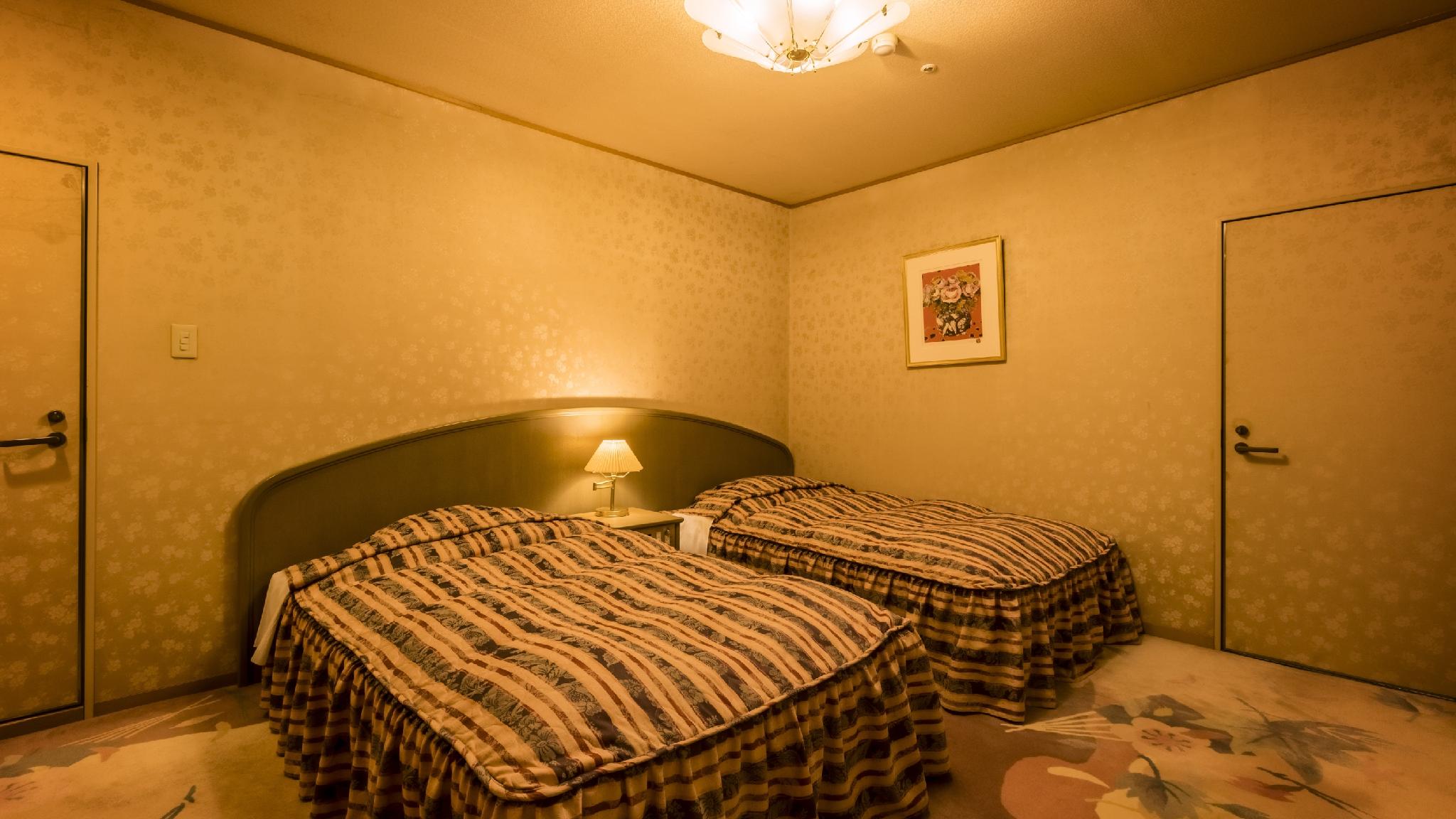 Suite, Garden Side, Private Bathroom