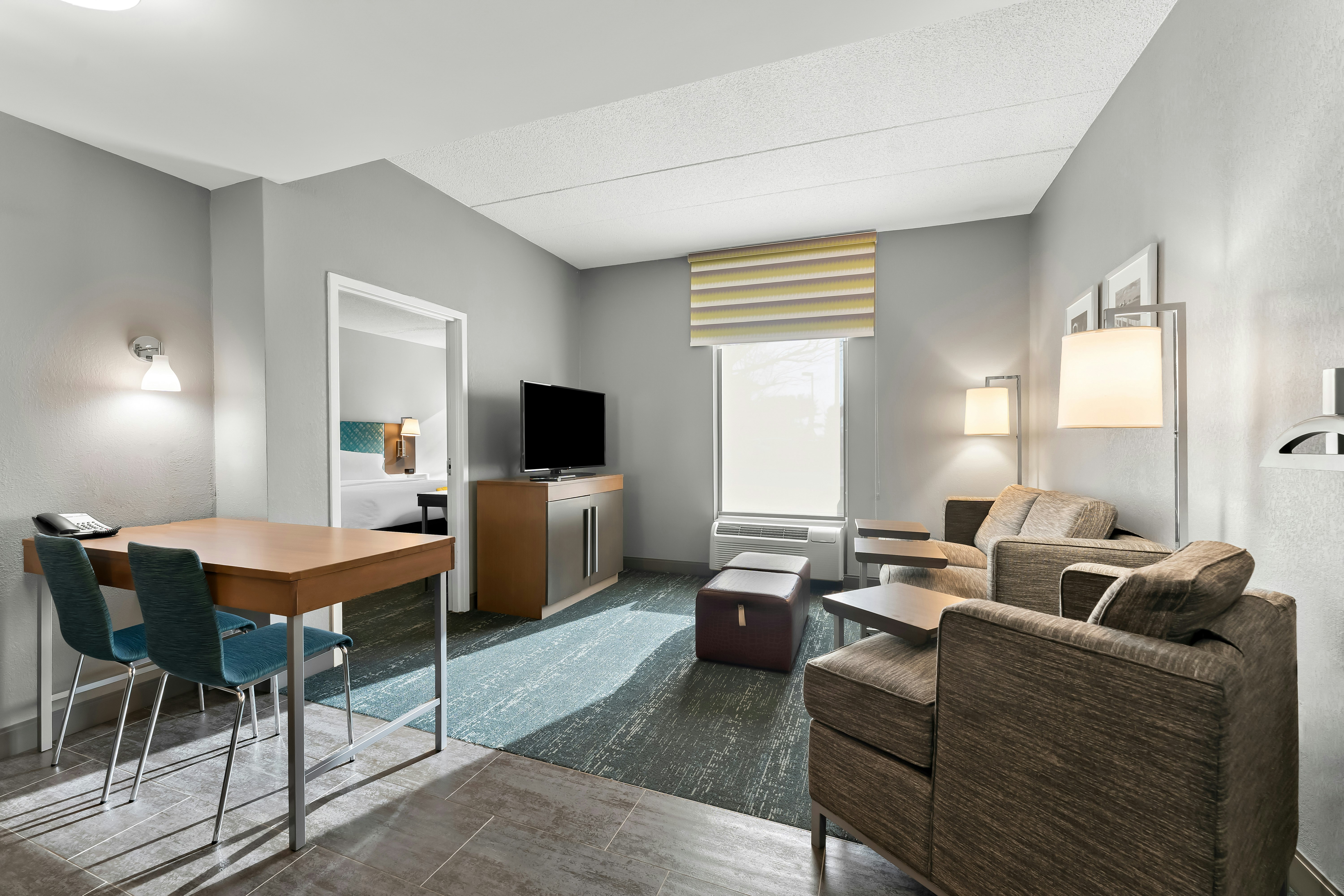 Hampton Inn Suites Newtown 41/57