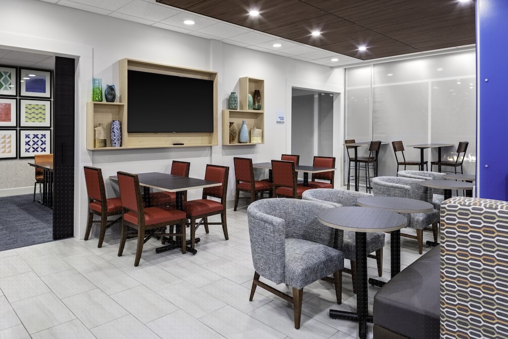 Holiday Inn Express And Suites Wilmington West - Medical Park 45/60