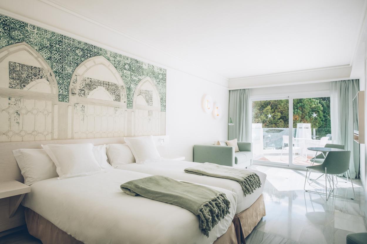 ROOM, DOUBLE BED, POOL VIEW