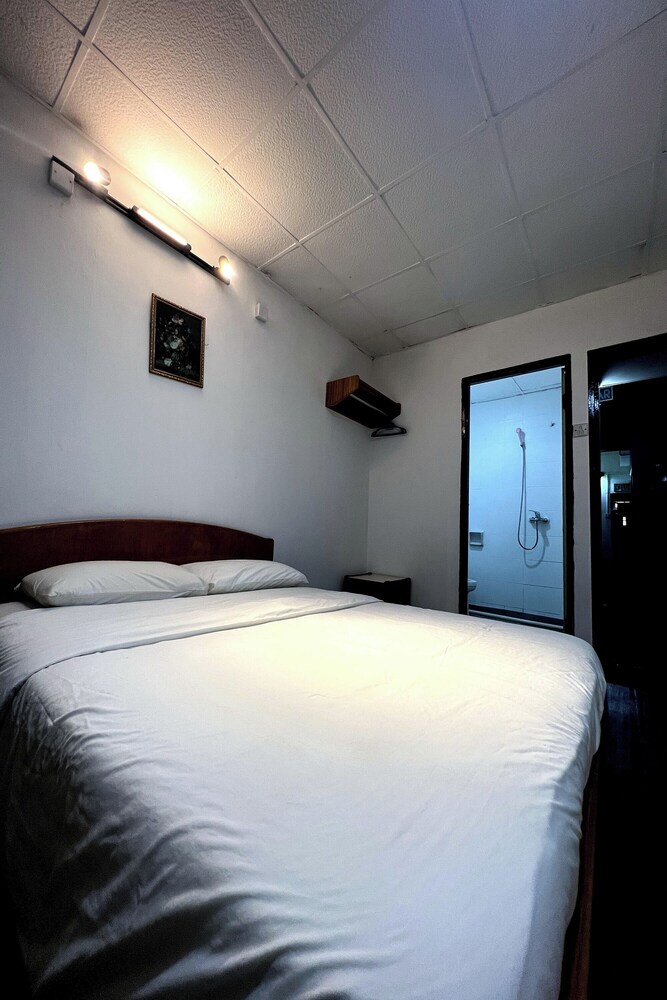 Madani Muslim Hotel 23/34