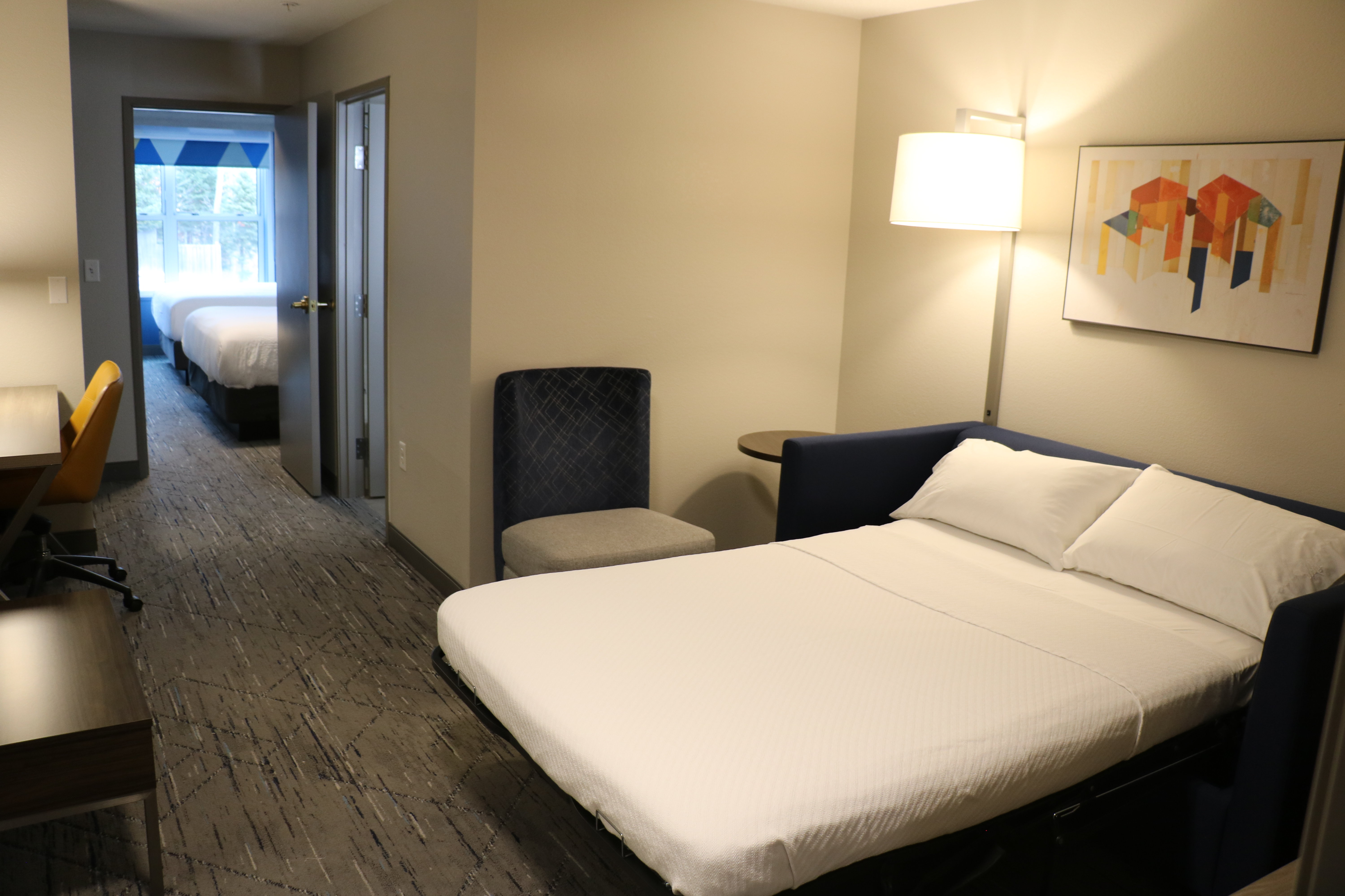 جناح بسريرين كوين، Holiday Inn Express & Suites Marquette, an IHG Hotel 5/7