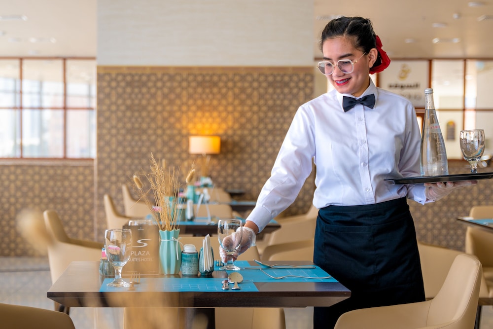 S Plaza Suites Hotel 7/70