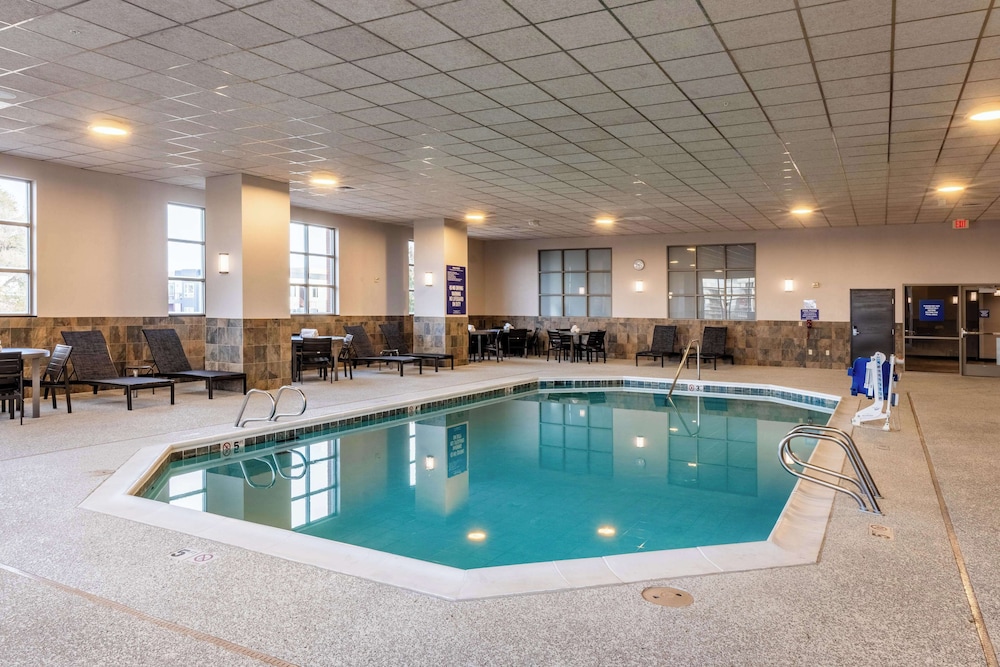 Drury Plaza Hotel Broadview Wichita 25/50
