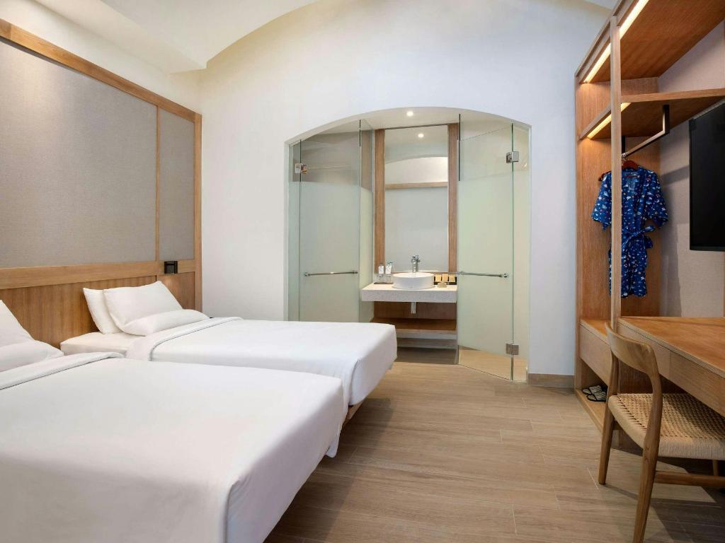 Family Suite, King and Twin Beds, Living Area, Beach Wing