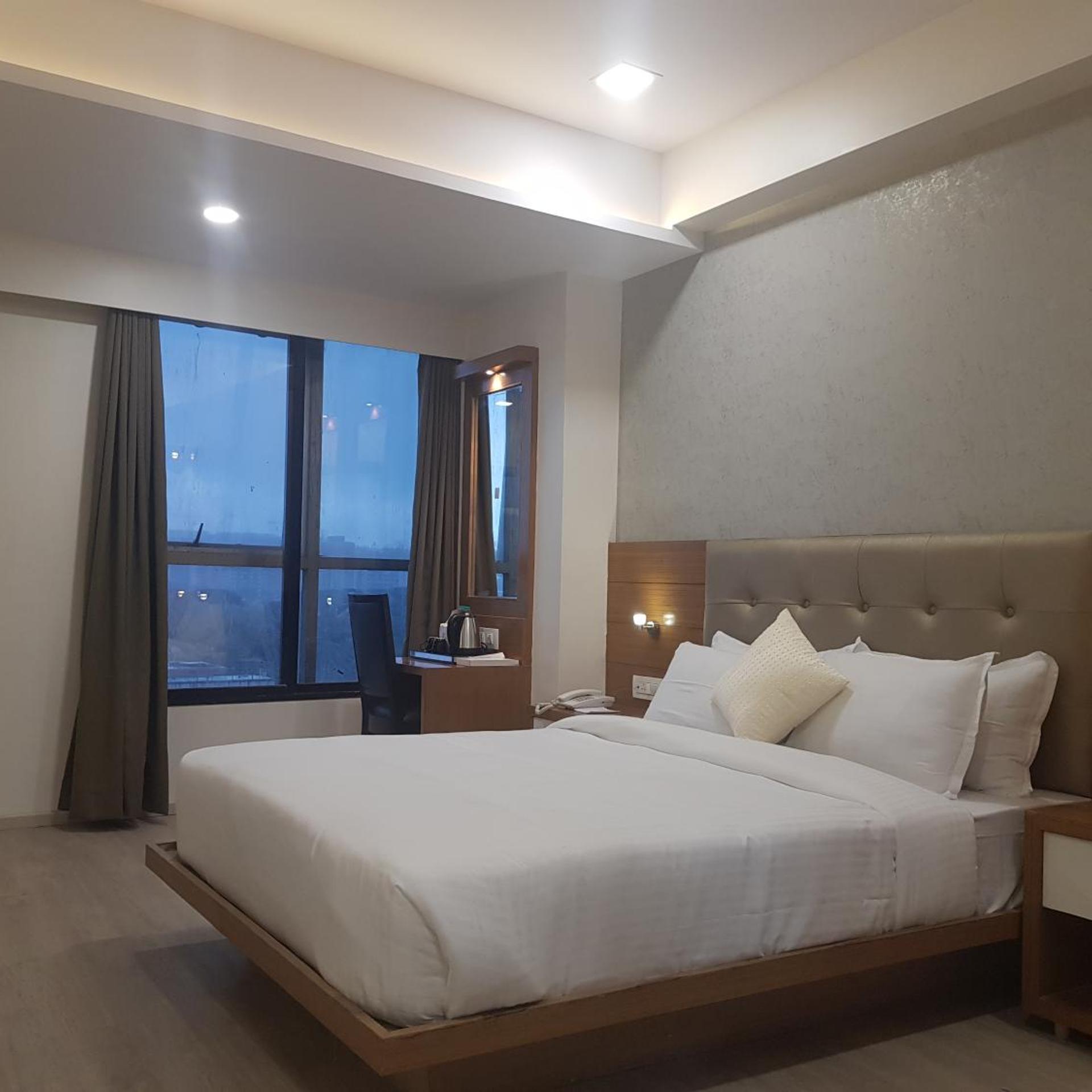 Hotel Grace Galaxy 7/32