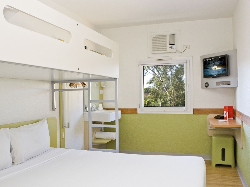 Ibis Budget Dandenong 33/65