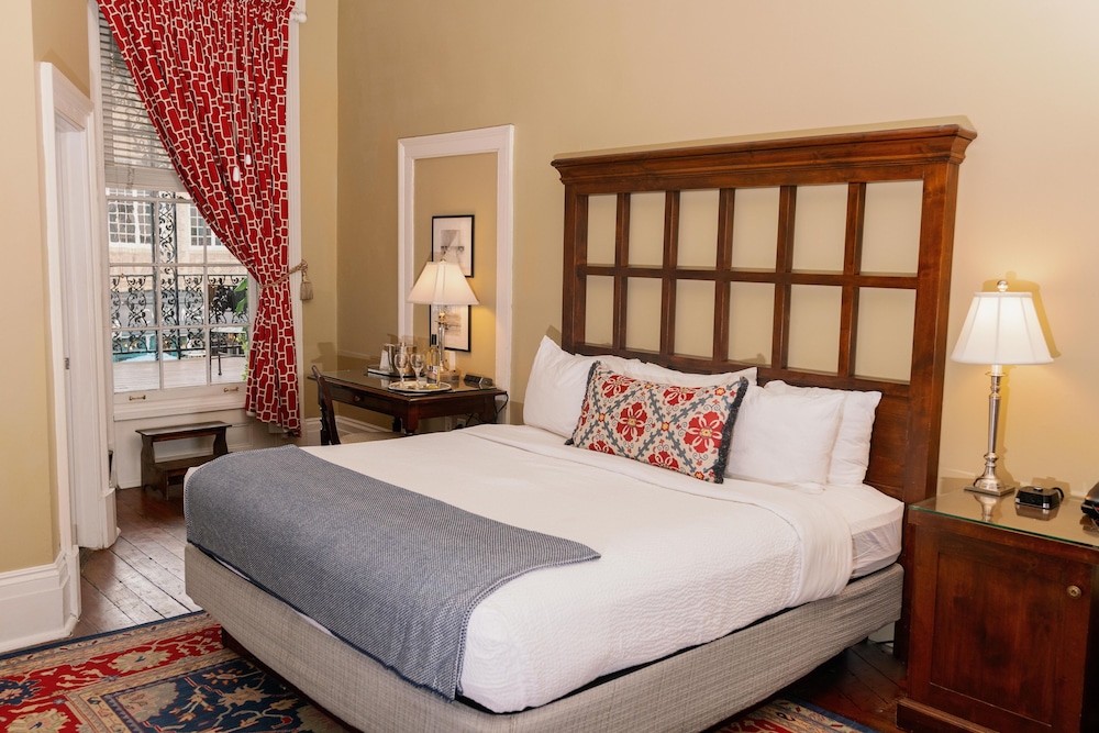 King Bed, Balcony
