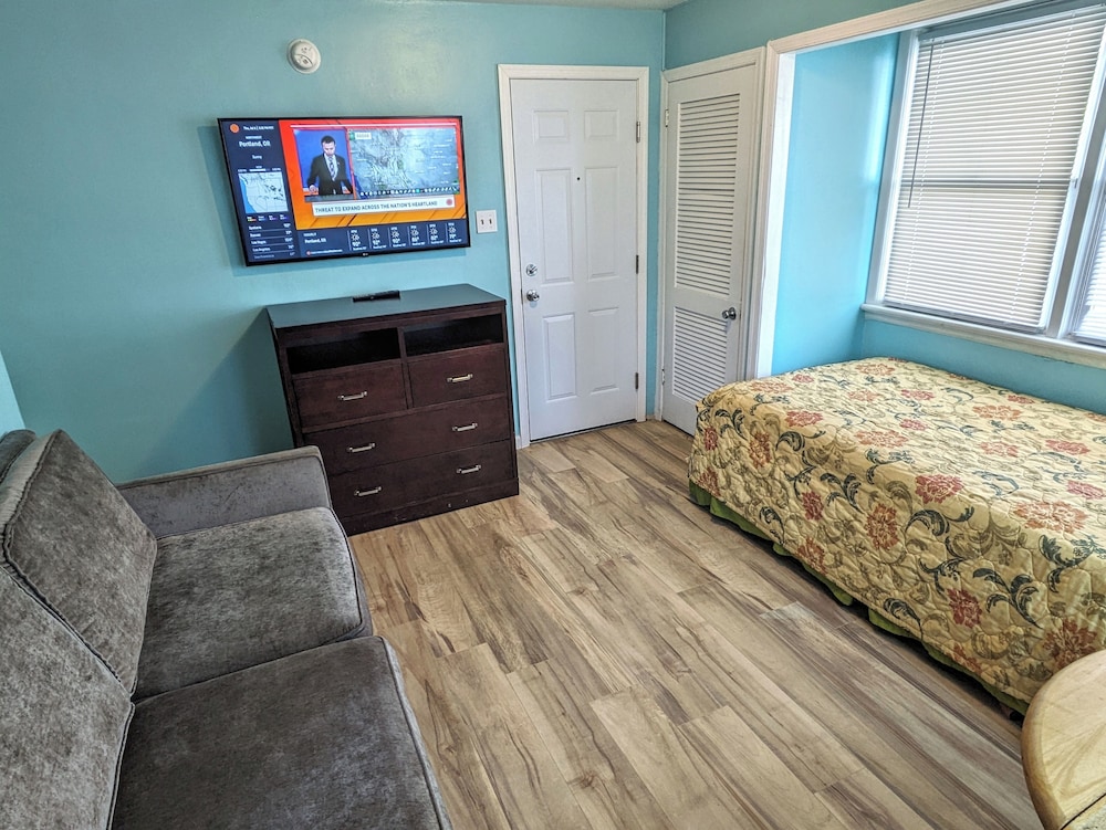 Clarem Happy Days Inn 18/25
