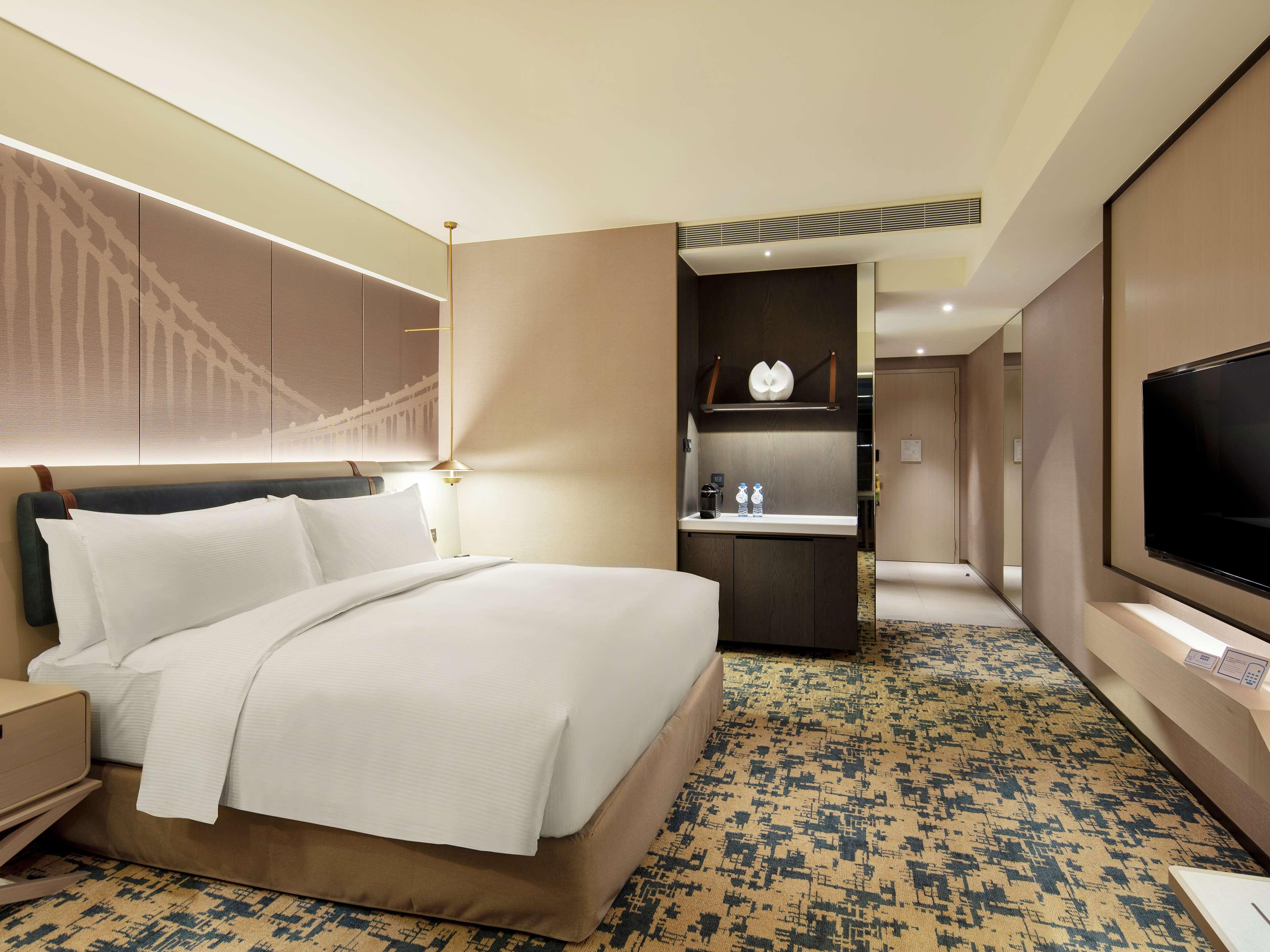 EXECUTIVE, KING BED, LOUNGE ACCESS