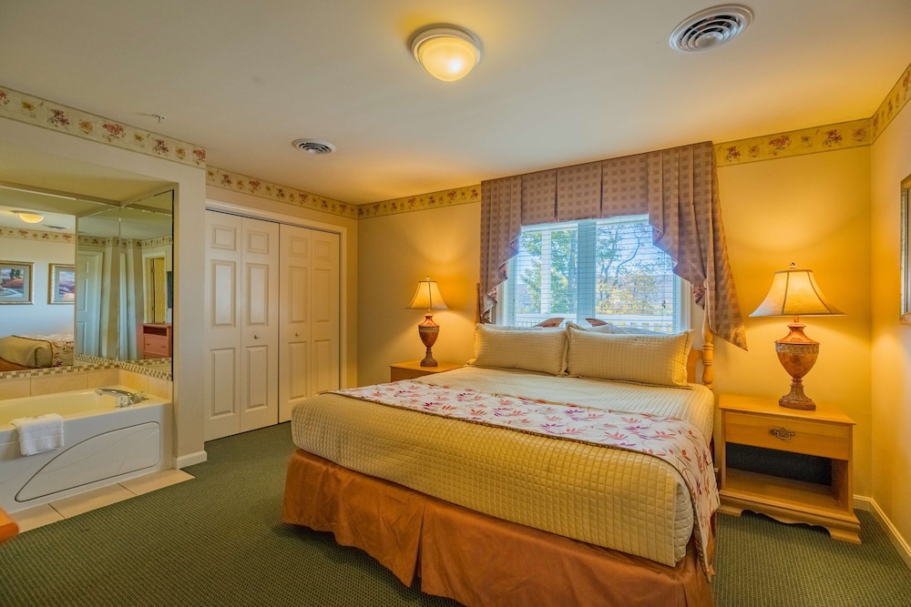 Vacation Village At Berkshires 8/47