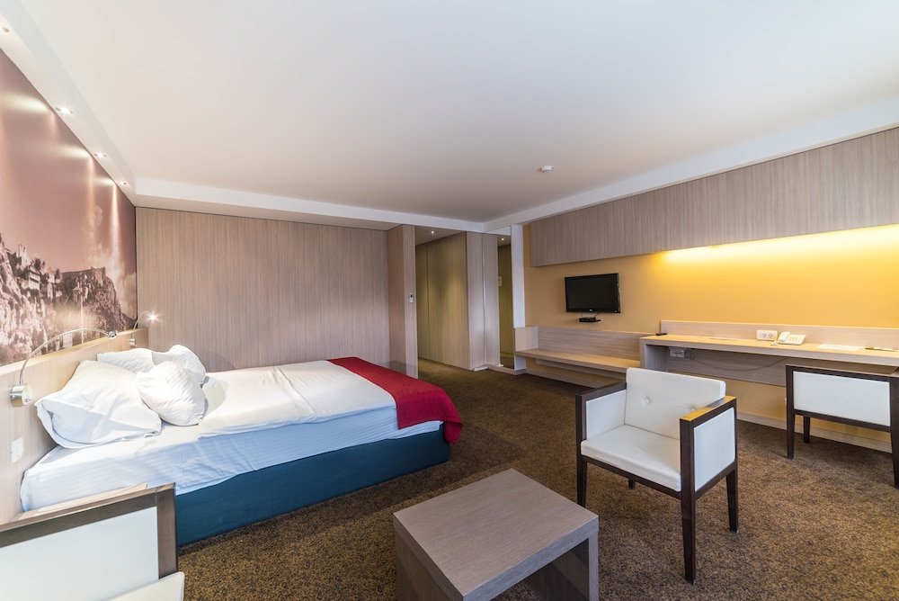 CITY HOTEL MOSTAR 24/69