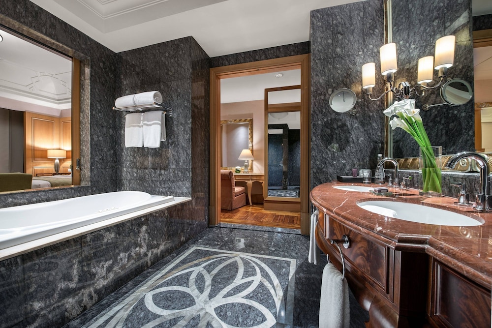 Ritz Carlton Jakarta Mega Kuningan Hotel 8/52