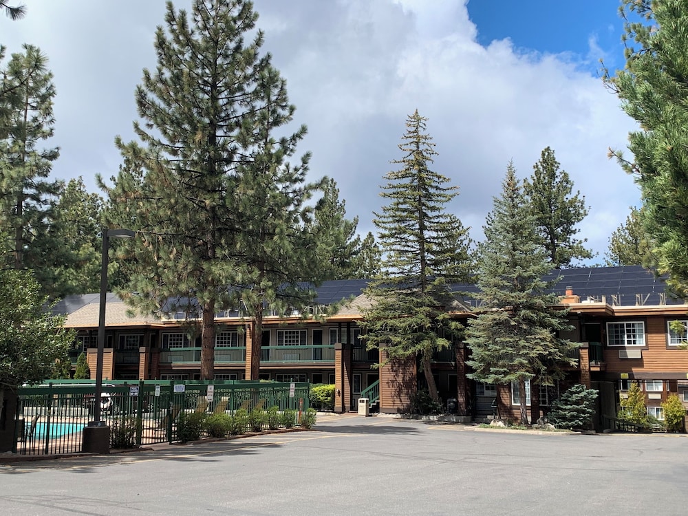Holiday Inn Express South Lake Tahoe 5/60