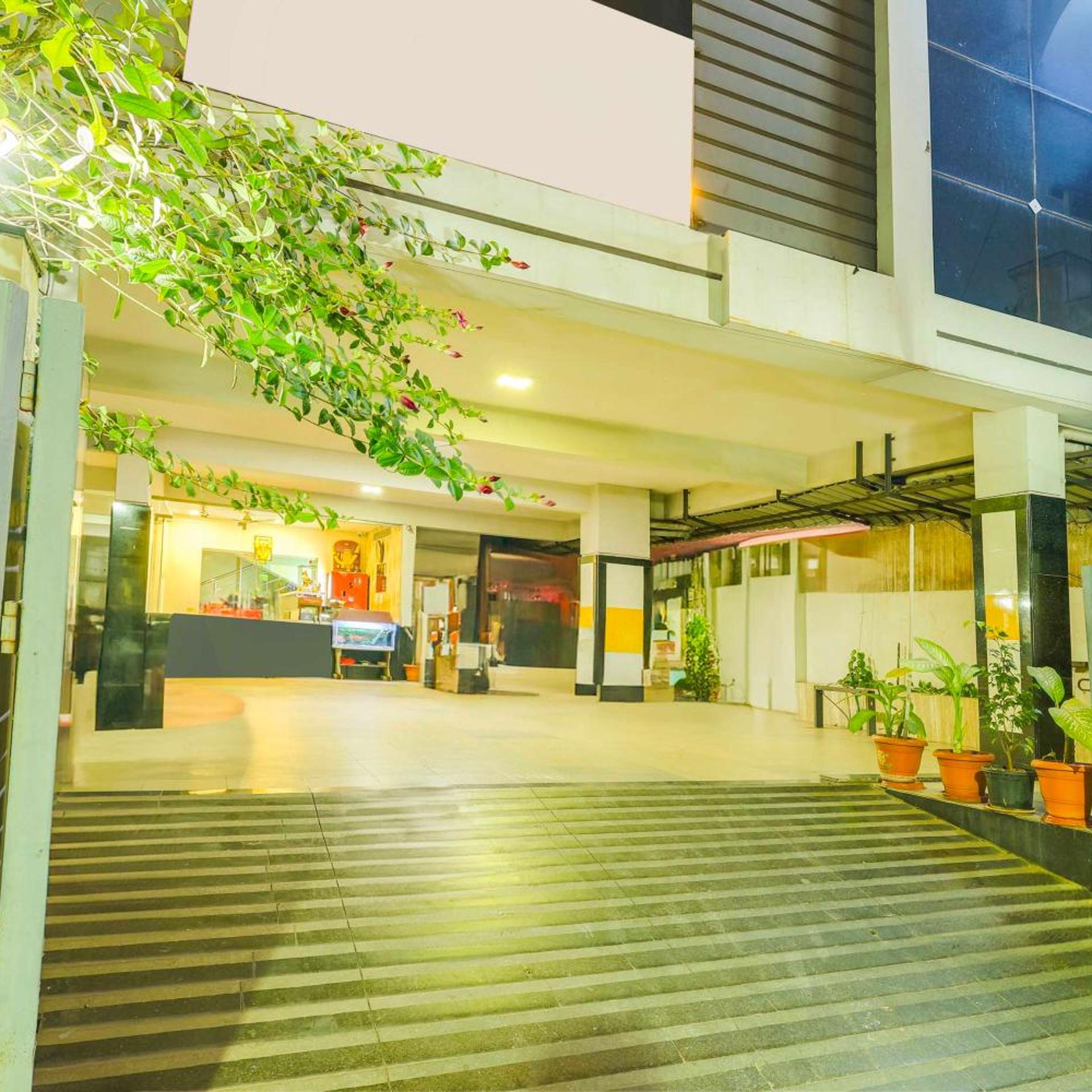 Sri Maharaja Inn 4/50
