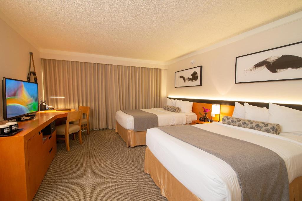 غرفة بسريرين مزدوجين