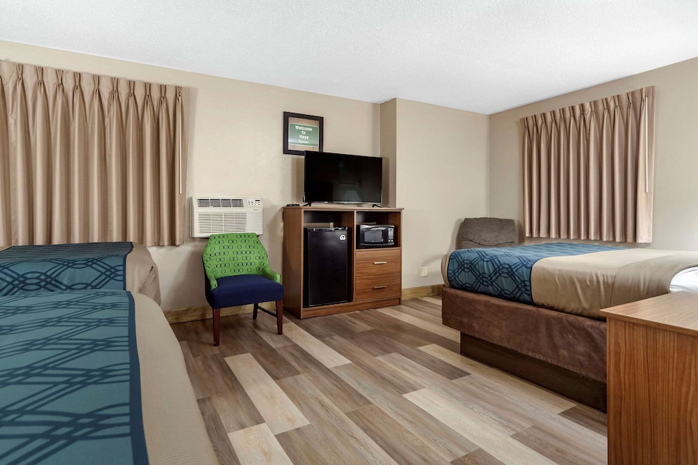 Econo Lodge Hays I-70 21/54