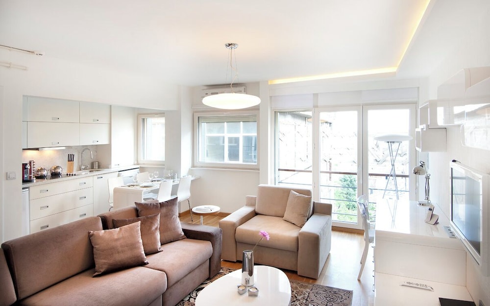 NURU ZIYA SUITES 56/82