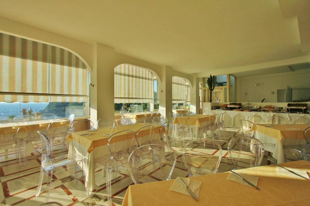 Hotel Baia Azzurra 44/70