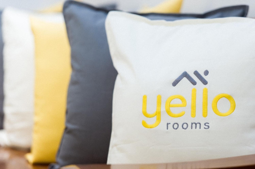 YELLO ROOMS Victory Monument 23/29