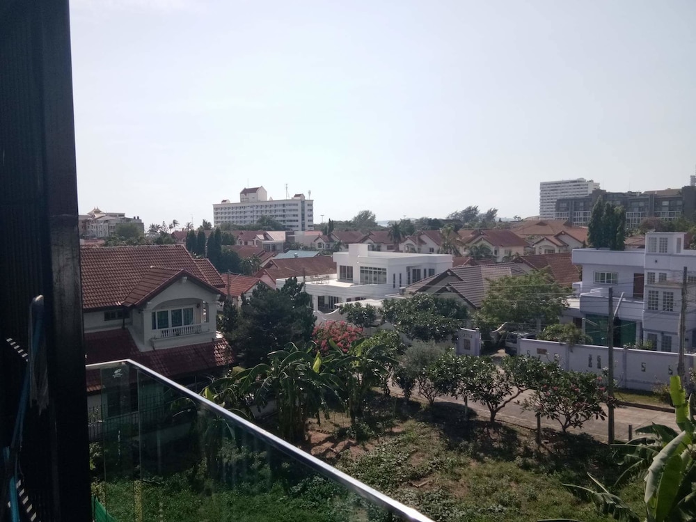 Acqua Condominium 47/50