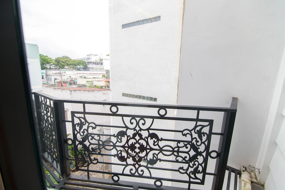 Reddoorz Plus Near Ba Chieu Market 4/24