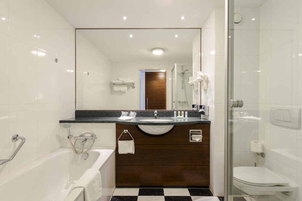 Courtyard By Marriott Amsterdam Airport 11/75