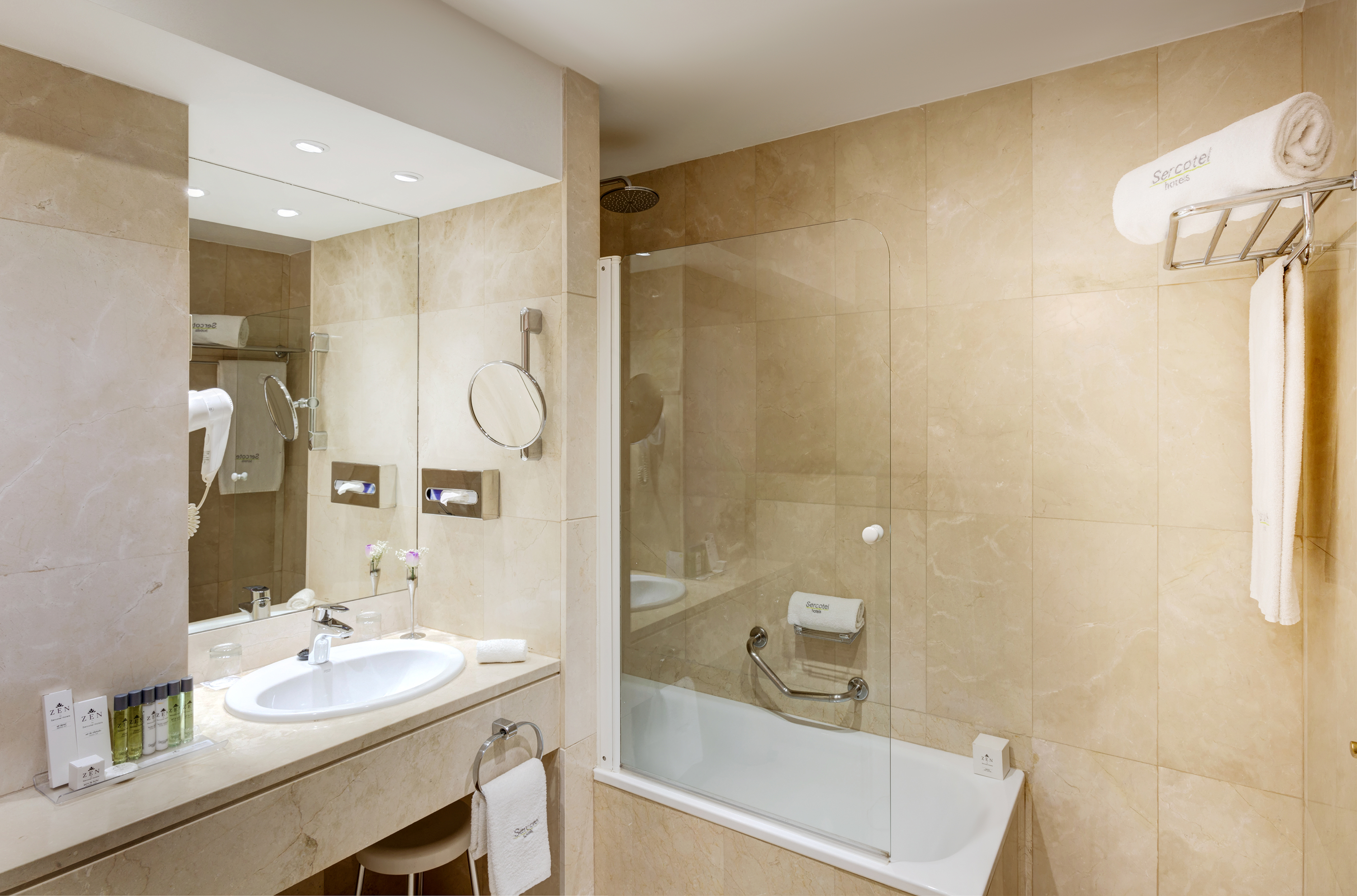 Room, Single, Double Bed, Square View، Sercotel Gran Hotel Conde Duque 7/8