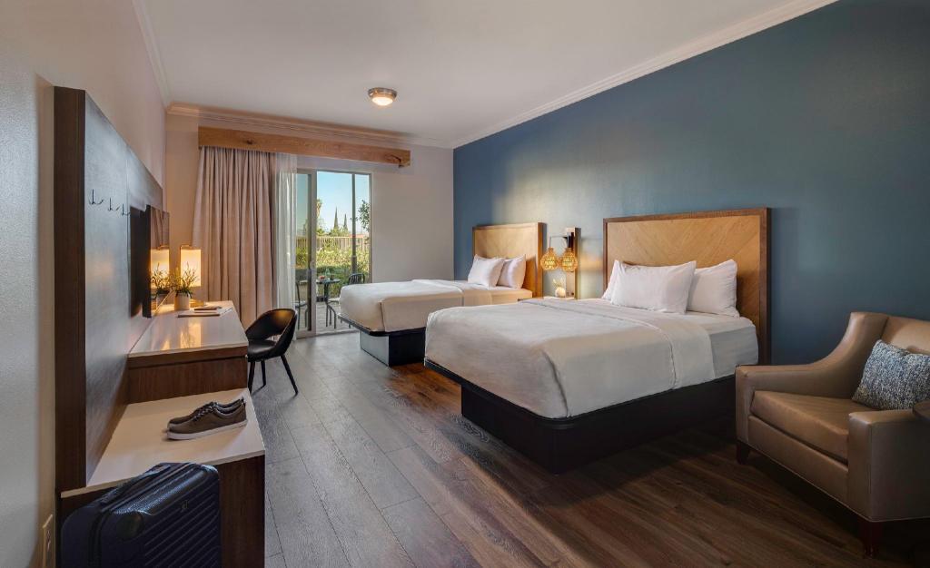 Courtyard, 2 Queen Beds