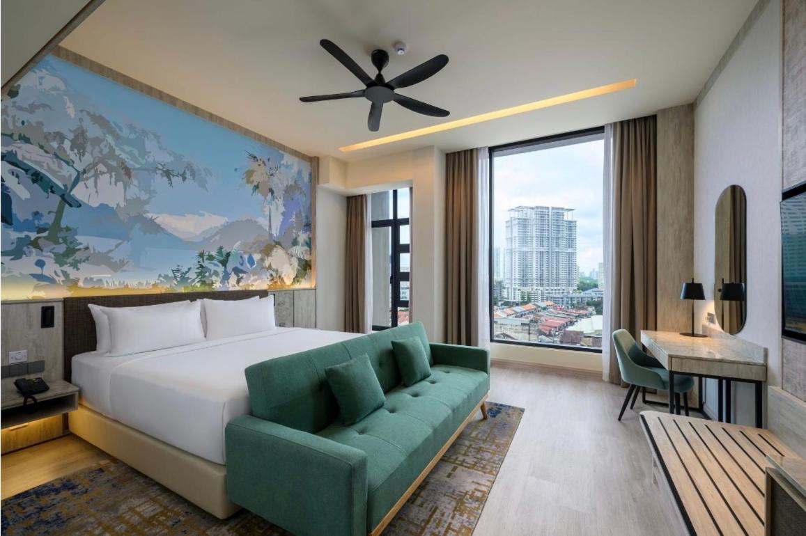 Fifth Avenue Hotel 35/49