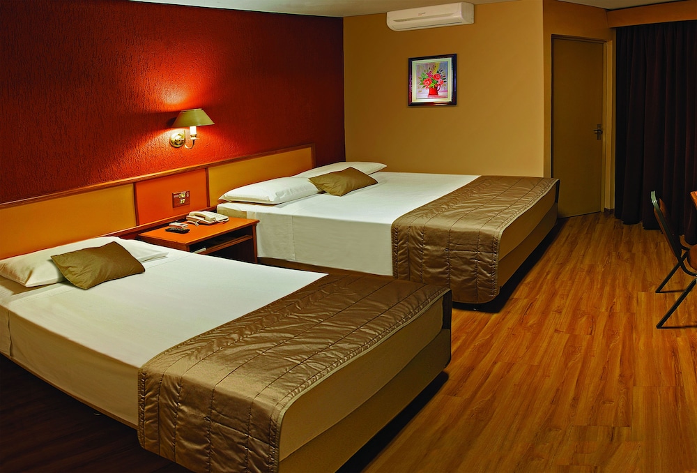 LIRA HOTEL 28/63